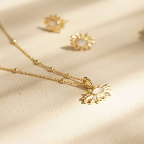 Daisy Mother of Pearl Flower Necklace 18ct Gold Plate Online